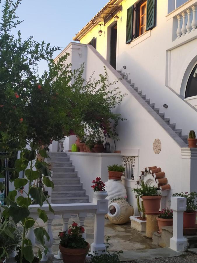 Condillia II Hotel Szpécesz Kültér fotó