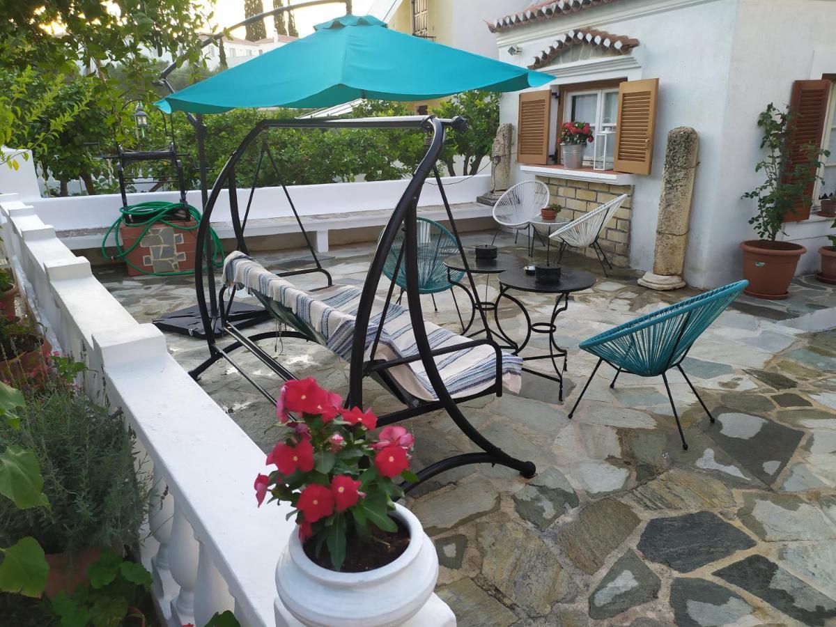 Condillia II Hotel Szpécesz Kültér fotó