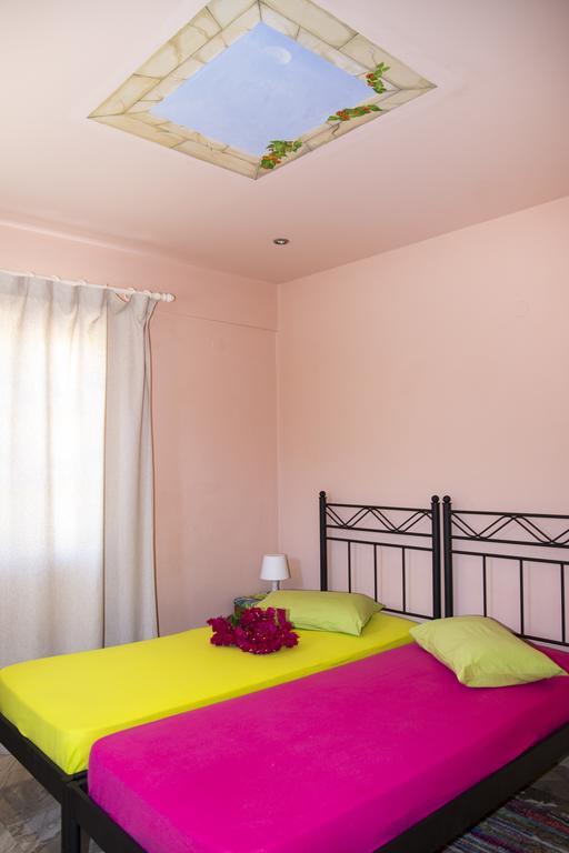 Condillia II Hotel Szpécesz Kültér fotó