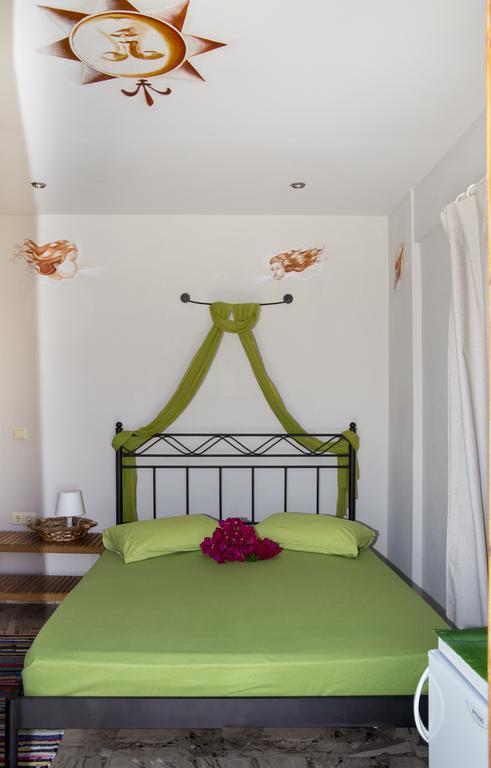 Condillia II Hotel Szpécesz Kültér fotó
