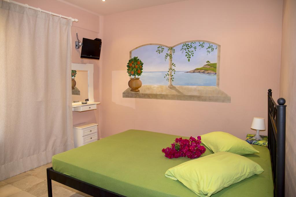 Condillia II Hotel Szpécesz Kültér fotó