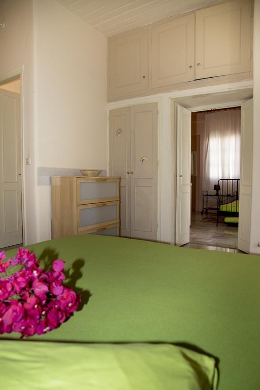 Condillia II Hotel Szpécesz Kültér fotó