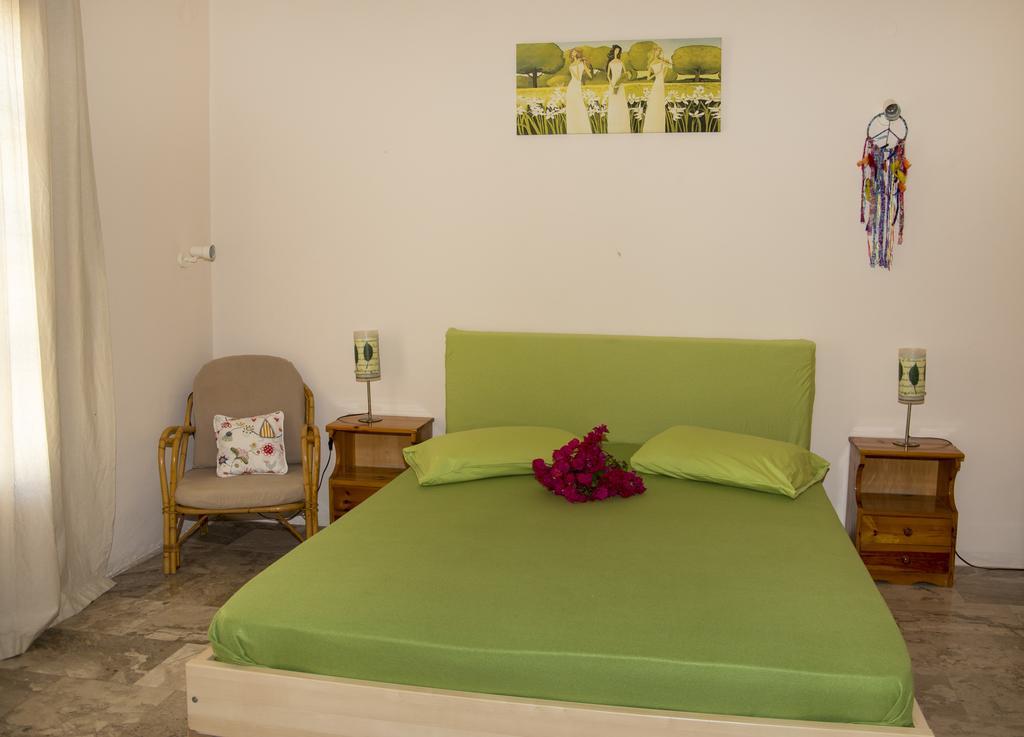 Condillia II Hotel Szpécesz Kültér fotó
