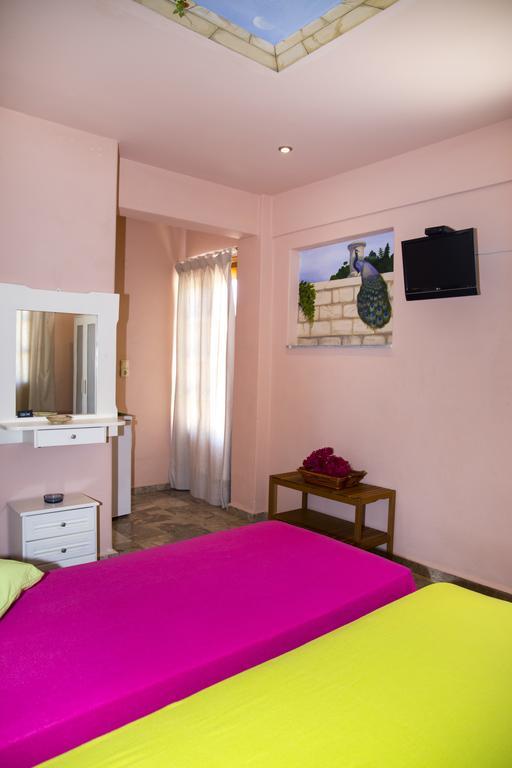 Condillia II Hotel Szpécesz Kültér fotó