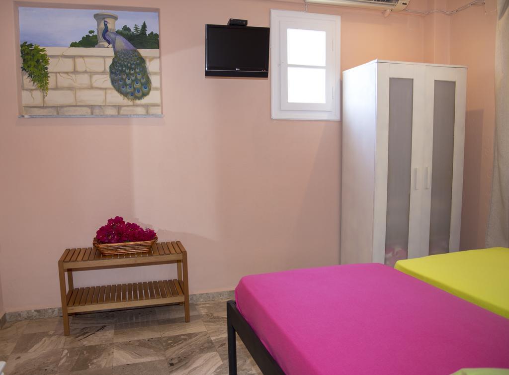 Condillia II Hotel Szpécesz Kültér fotó