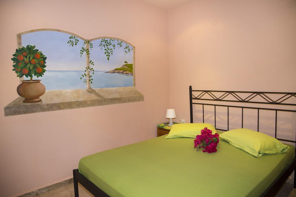 Condillia II Hotel Szpécesz Kültér fotó