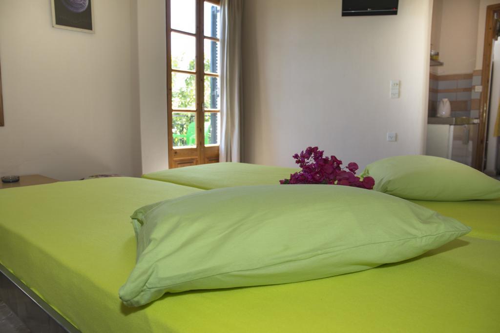 Condillia II Hotel Szpécesz Kültér fotó