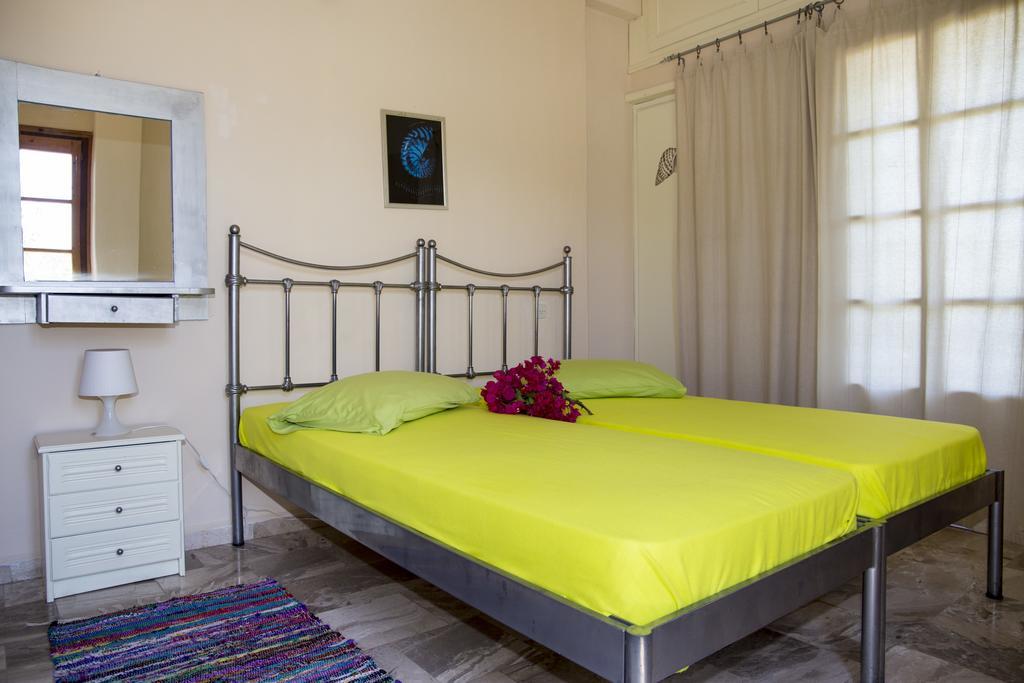 Condillia II Hotel Szpécesz Szoba fotó